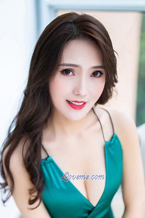 211104 - Bingxiao Age: 28 - China