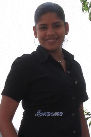 76193 - Luz Karine Age: 26 - Colombia