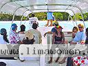 cartagena-women-boat-1104-12