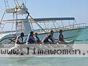 cartagena-women-boat-1104-40